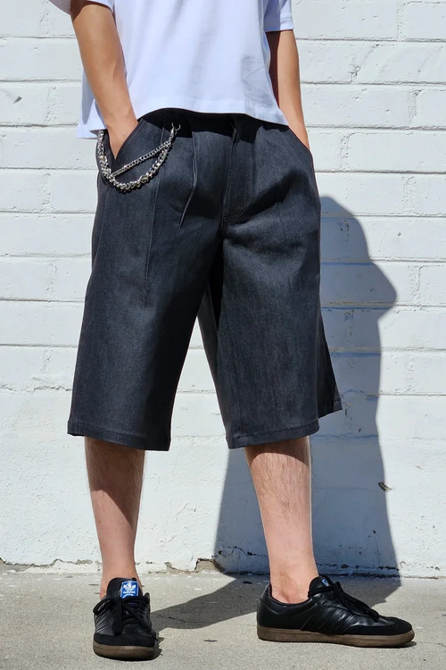 neo blueShadow Black Double Pleated Baggy Shorts