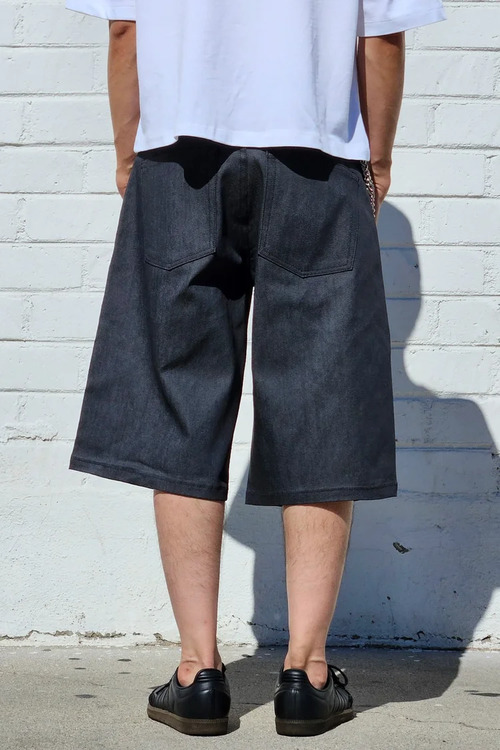 neo blueShadow Black Double Pleated Baggy Shorts